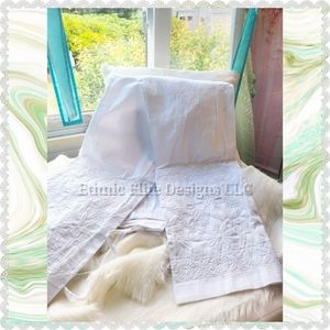 New White embroidered ankle pants with drawstring